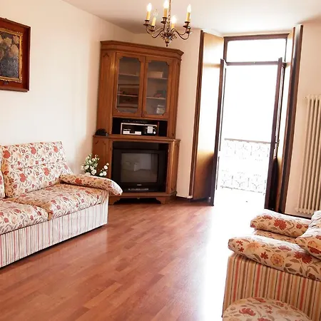 Make The Most Of Magic With This Centrally Located Balcony Appartement